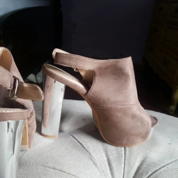 Shoes - Picture 2 of 5